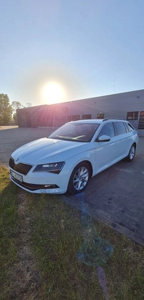 Skoda Superb cena 83500 przebieg: 93000, rok produkcji 2017 z Ełk małe 667